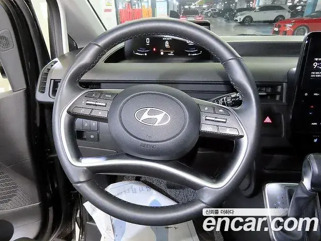 Hyundai Staria 2025 — Photo 6/18