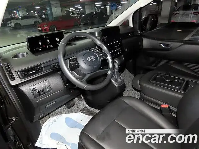 Hyundai Staria 2025 — Photo 7/18