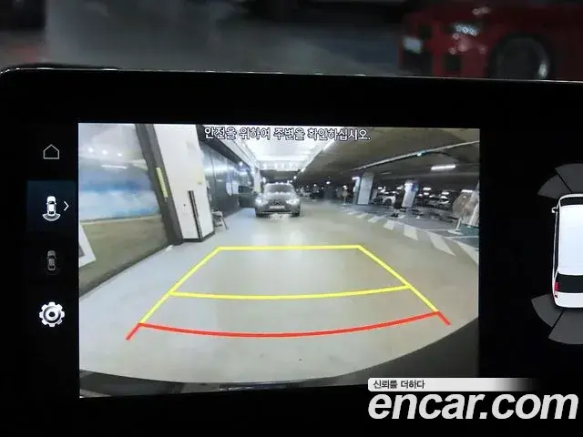 Hyundai Staria 2025 — Photo 13/18