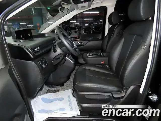 Hyundai Staria 2025 — Photo 16/18