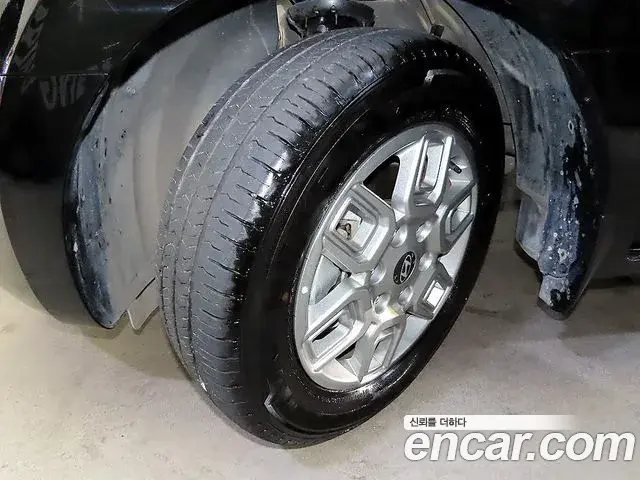 Hyundai Staria 2025 — Photo 18/18