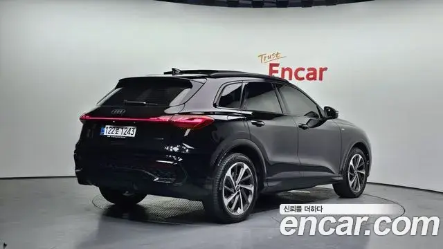 Audi Q5 2025 — Photo 1/20