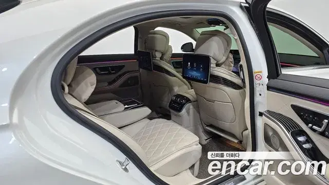 Mercedes-Benz S-Class 2022 — Photo 8/35