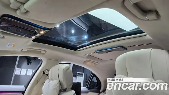 Mercedes-Benz S-Class 2022 — Photo 23/35
