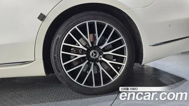 Mercedes-Benz S-Class 2022 — Photo 34/35