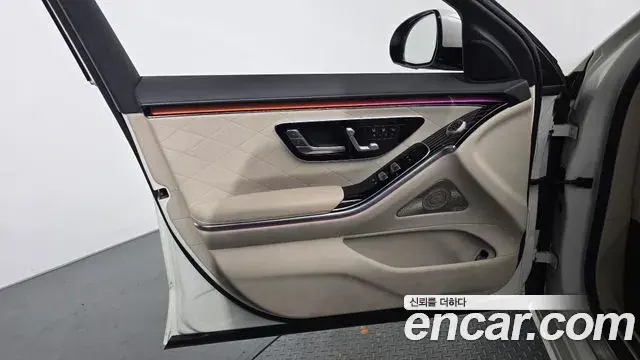 Mercedes-Benz S-Class 2022 — Photo 5/35