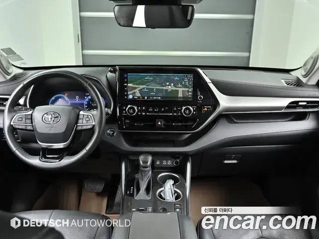 Toyota Highlander 2023 — Фото 10/20