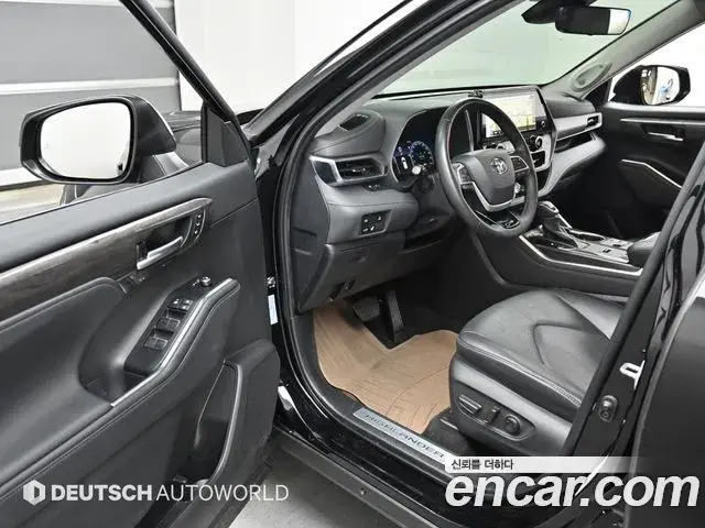 Toyota Highlander 2023 — Фото 11/20
