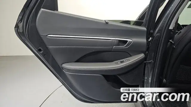 Hyundai Sonata Hybrid 2022 — Şəkil 28/34