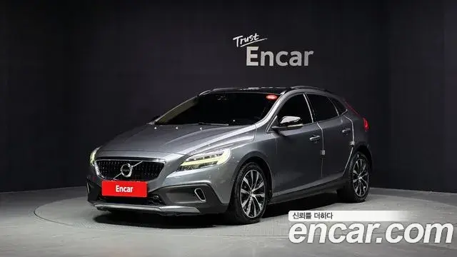 Volvo V40 Cross Country 2019 — ფოტო 6/31