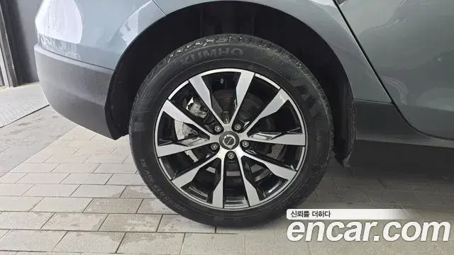 Volvo V40 Cross Country 2019 — ფოტო 10/31
