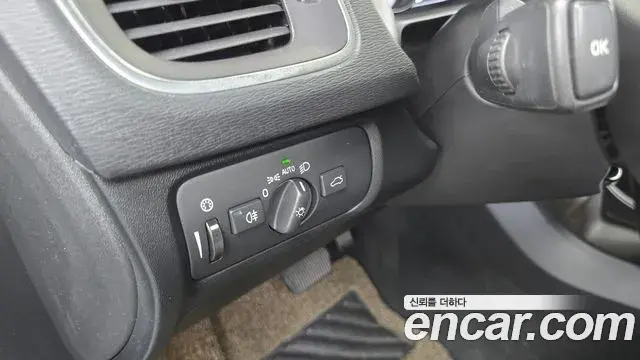 Volvo V40 Cross Country 2019 — ფოტო 22/31