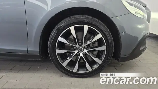 Volvo V40 Cross Country 2019 — ფოტო 12/31