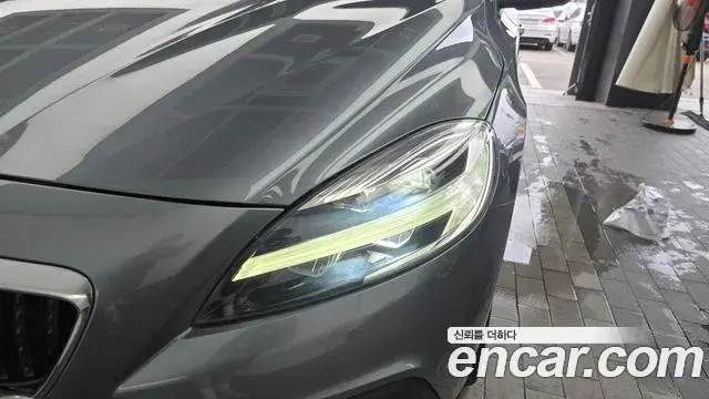 Volvo V40 Cross Country 2019 — ფოტო 25/31