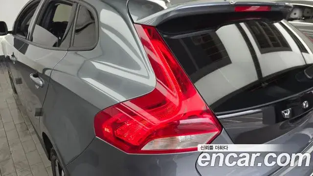 Volvo V40 Cross Country 2019 — ფოტო 24/31