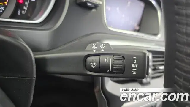 Volvo V40 Cross Country 2019 — ფოტო 3/31