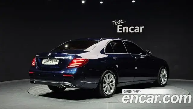 Mercedes-Benz E-Class 2018 — ფოტო 8/20
