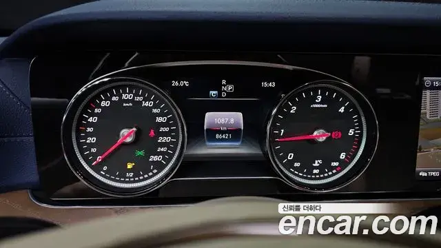 Mercedes-Benz E-Class 2018 — ფოტო 13/20