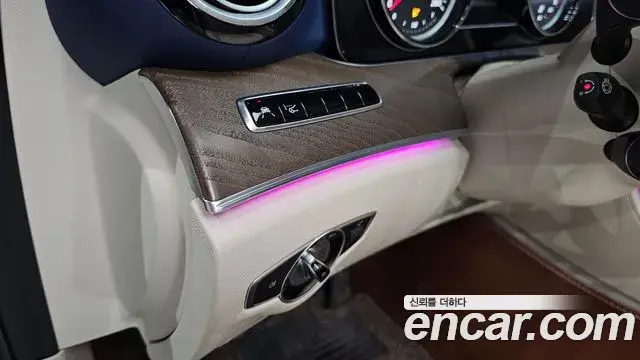 Mercedes-Benz E-Class 2018 — ფოტო 18/20