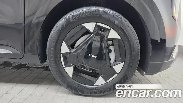Kia Carnival 2024 — Şəkil 10/31