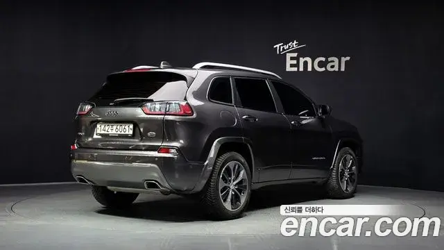 Jeep Cherokee 2020 — Photo 19/36