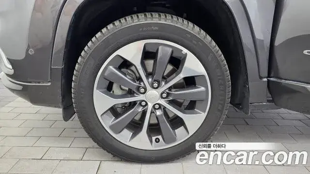 Jeep Cherokee 2020 — Photo 35/36