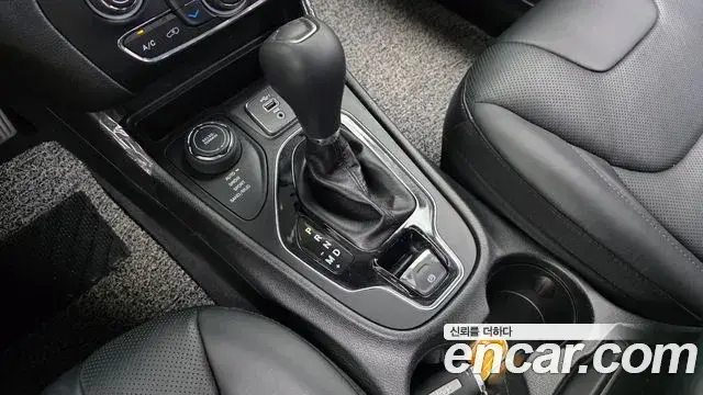 Jeep Cherokee 2020 — Photo 28/36