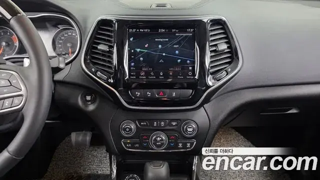 Jeep Cherokee 2020 — Photo 29/36