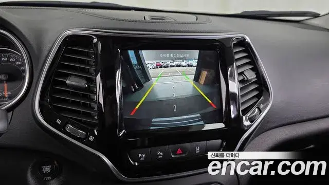 Jeep Cherokee 2020 — Photo 16/36