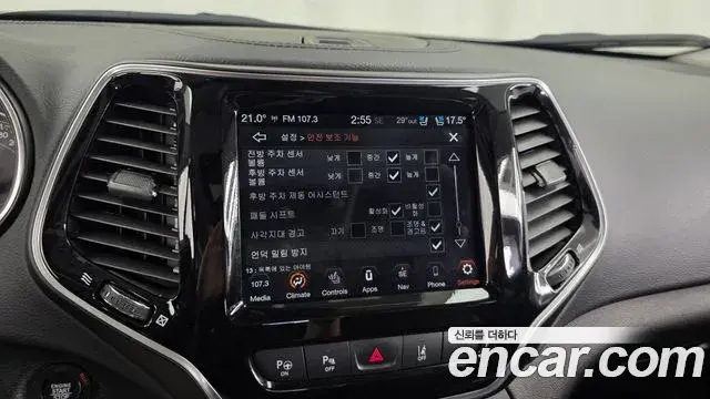 Jeep Cherokee 2020 — Photo 18/36