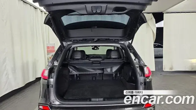 Jeep Cherokee 2020 — Photo 10/36