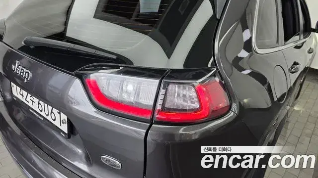 Jeep Cherokee 2020 — Photo 15/36
