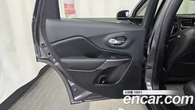 Jeep Cherokee 2020 — Photo 24/36