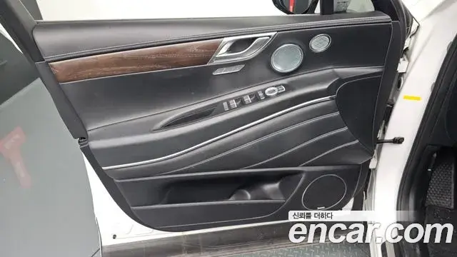 Genesis GV80 2020 — ფოტო 32/36