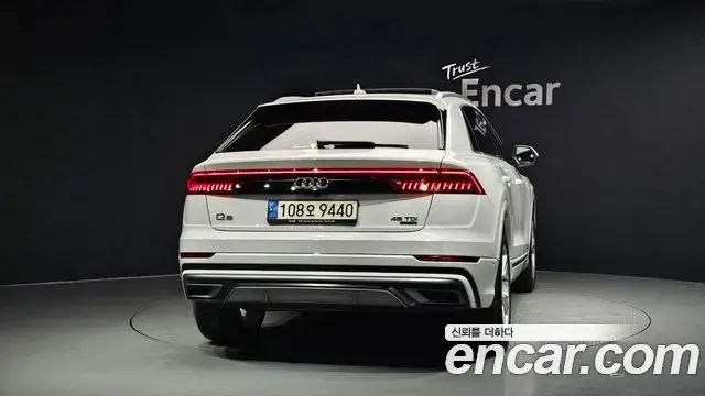 Audi Q8 2023 — ფოტო 18/20