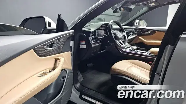 Audi Q8 2023 — ფოტო 4/20