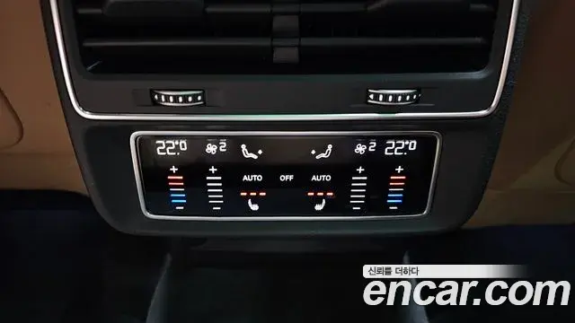 Audi Q8 2023 — ფოტო 17/20