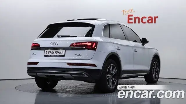Audi Q5 2022 — Фото 2/20