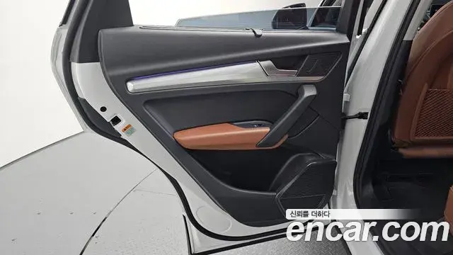 Audi Q5 2022 — Şəkil 13/32