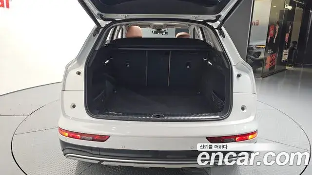 Audi Q5 2022 — Şəkil 31/32