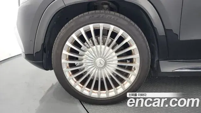 Mercedes-Benz GLS-Class 2023 — Photo 34/46