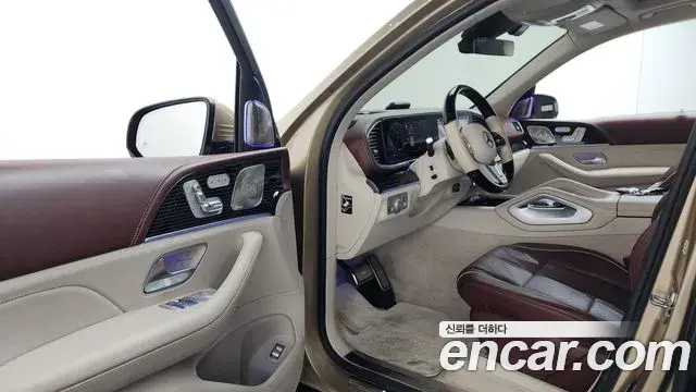 Mercedes-Benz GLS-Class 2023 — Photo 24/46