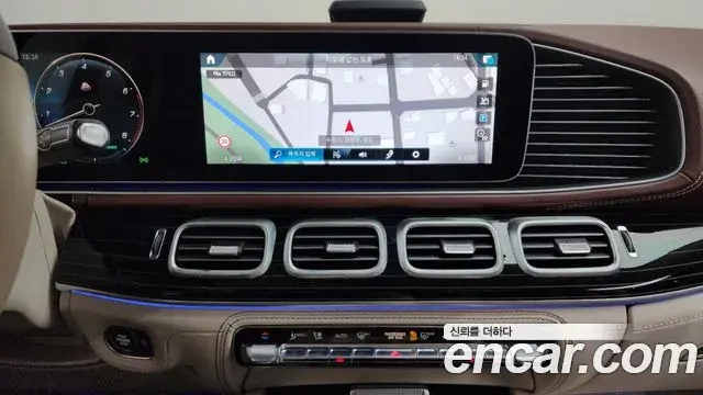 Mercedes-Benz GLS-Class 2023 — Photo 17/46