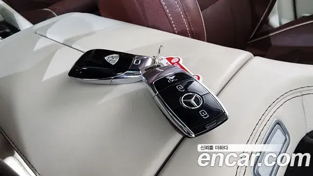 Mercedes-Benz GLS-Class 2023 — Photo 33/46