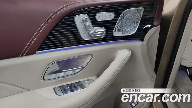 Mercedes-Benz GLS-Class 2023 — Photo 35/46
