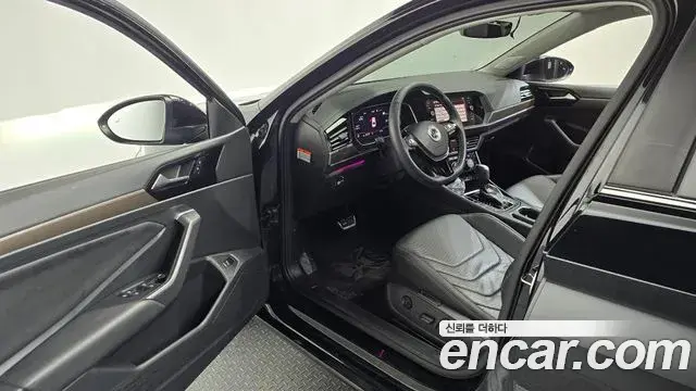 Volkswagen Jetta 2021 — Photo 9/20