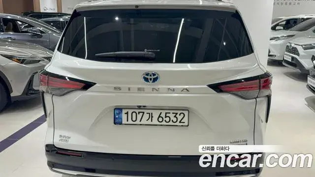 Toyota Sienna 2023 — Photo 4/14