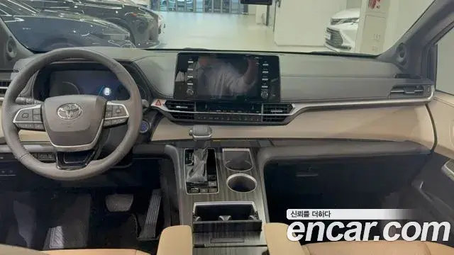 Toyota Sienna 2023 — Photo 9/14