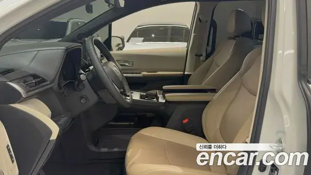 Toyota Sienna 2023 — Photo 6/14