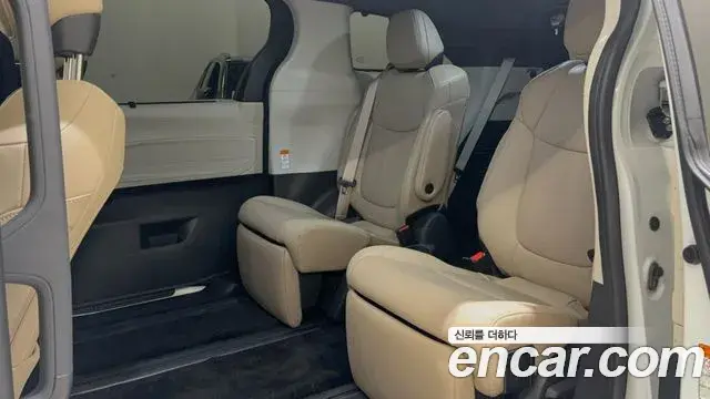 Toyota Sienna 2023 — Photo 8/14